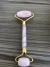 Massageador facial - quartzo rosa (face roller) - comprar online