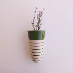 Vaso de Parede Cone - Listrado na internet