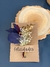cartão kraft com buquê de flores secas azul felicidades
