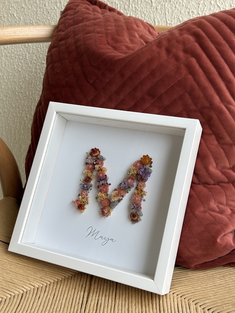 Quadro de flores secas porta maternidade personalizado