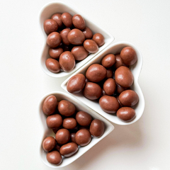 Drágea de Amendoim com Chocolate ao Leite - comprar online