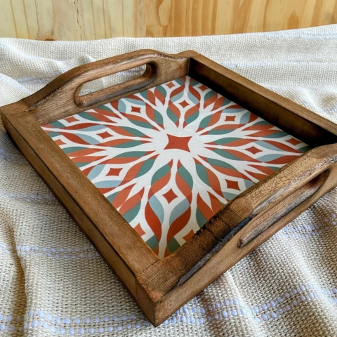 Bandeja de Madeira Com Azulejo Decorado Pequena