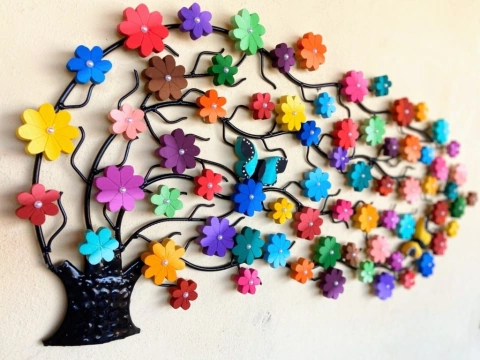 Árvore de Flores de Madeira ao Vento*