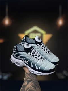 Tênis Nike TN