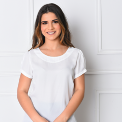 Blusa Sarah em Crepe GGT - Leveza e Feminilidade com Detalhes Delicados