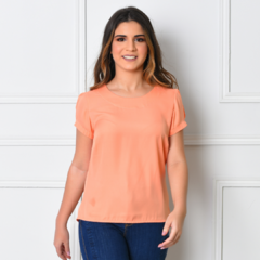Blusa Sarah em Crepe GGT - Leveza e Feminilidade com Detalhes Delicados