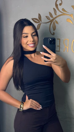 Cropped Barbara na internet