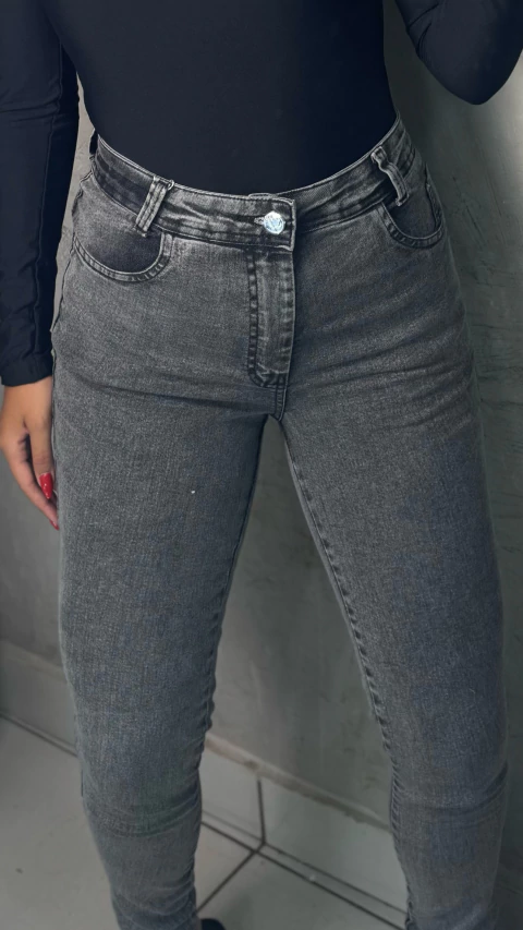 Calça Skinny grafite - comprar online