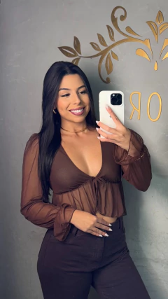 Cropped Maia na internet