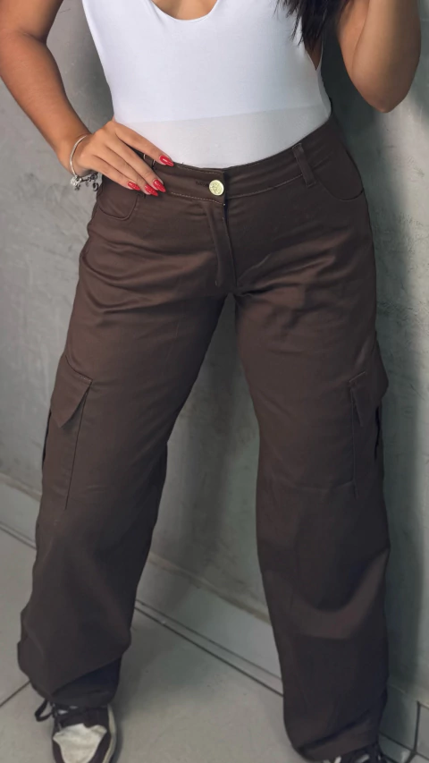 Calça Wide leg cargo marrom - comprar online