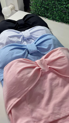 Cropped Julia na internet