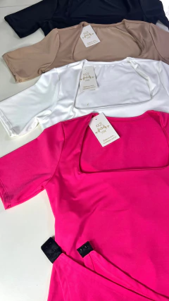 Body basic manguinha na internet