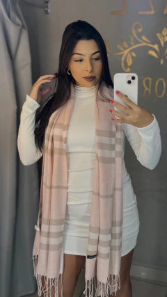 Vestido Cacharel costa nua na internet