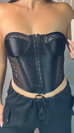 Corselet Livis frontal na internet
