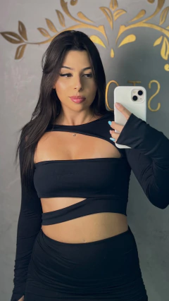 Cropped Mirela na internet