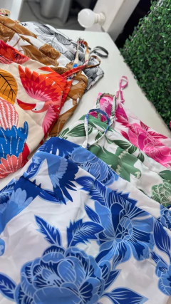 Blusa estampas bico na internet