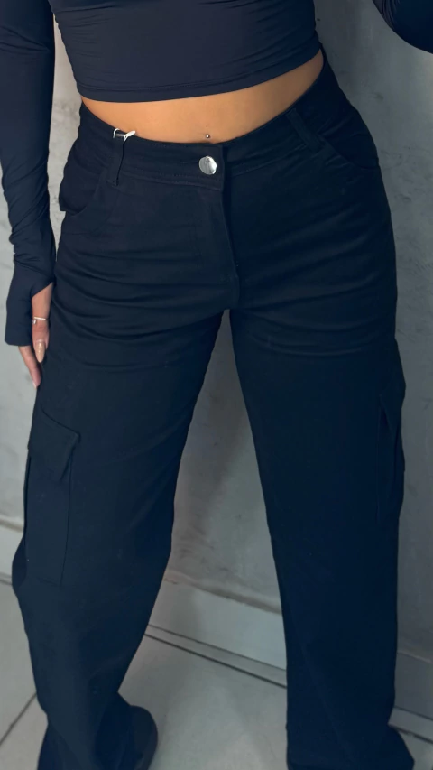 Calça Wide leg cargo preta - comprar online