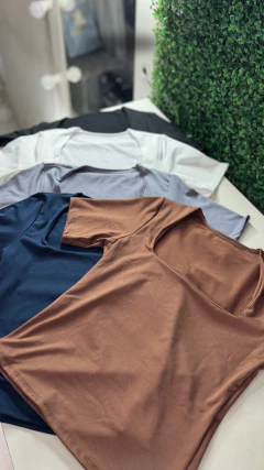 Camiseta basic na internet