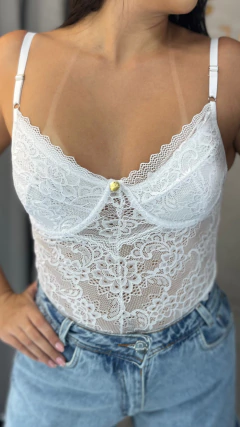 Body Aurora na internet