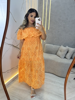 Vestido longo bordado em laise