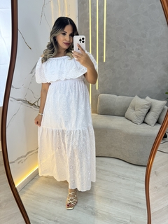 Vestido longo bordado em laise