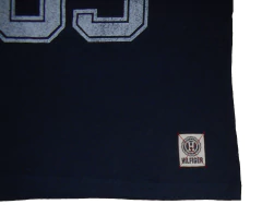 - REMERA DEPORTIVA - TOMMY HILFIGER - M - 728 - US STORE MAR DEL PLATA