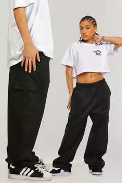 Calça Cargo Preta Unissex na internet