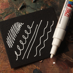 Caneta Zig Posterman na cor branca para pequenas correções na pintura 1mm a prova d'água PMA-20
