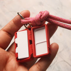 Mini estojo de tinta aquarela charm vermelho Sriracha - 3 cores de linha profissional na internet