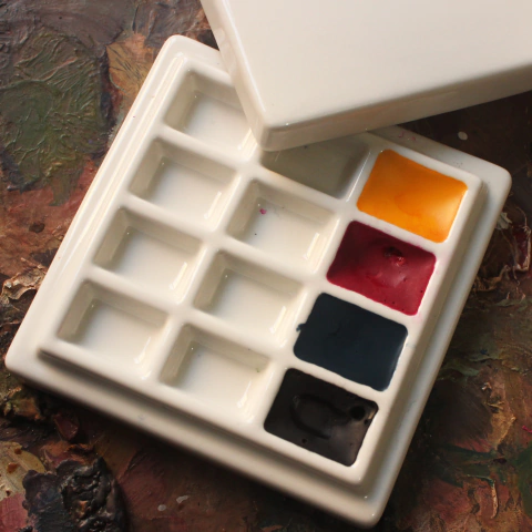 Godê quadrado em porcelana com tampa com 4 cores de tinta aquarela