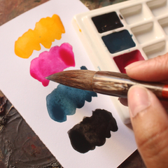 Godê quadrado em porcelana com tampa com 4 cores de tinta aquarela na internet