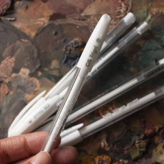 Caneta gel Cis na cor branca para pequenas correções na pintura