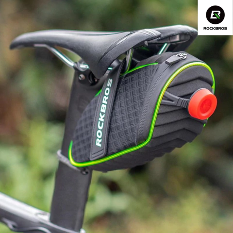 Bolsa traseira luminosa com capa chuva