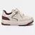Tênis Via Marte casual nas cores bordô e off white, com detalhes em couro e solado robusto.