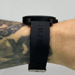 TOMMY SILICONE (PRETO/BRANCO) na internet