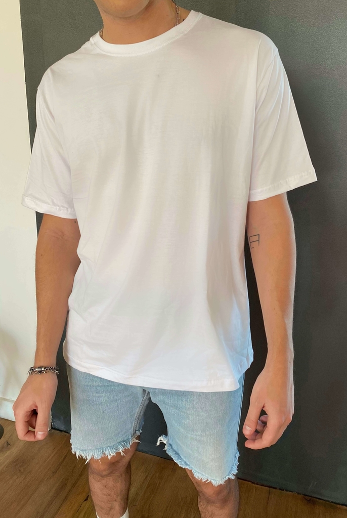 REMERA .01 BLANCA OVERSIZE thumbnail 3
