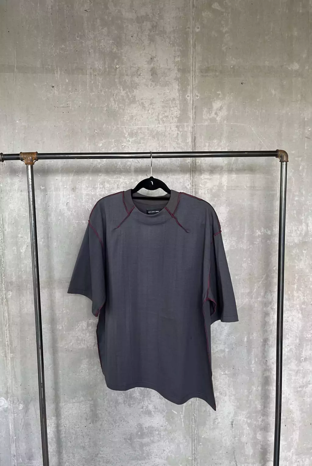 Remera .05 Overlock Gris Oversize thumbnail 3