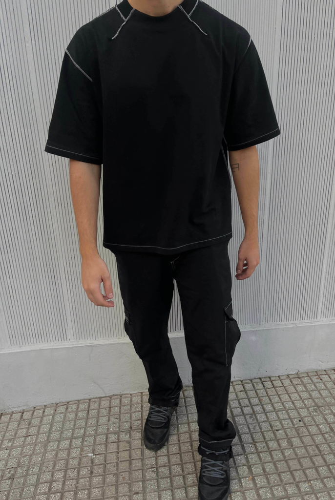 Remera .05 Overlock Negra Oversize thumbnail 3