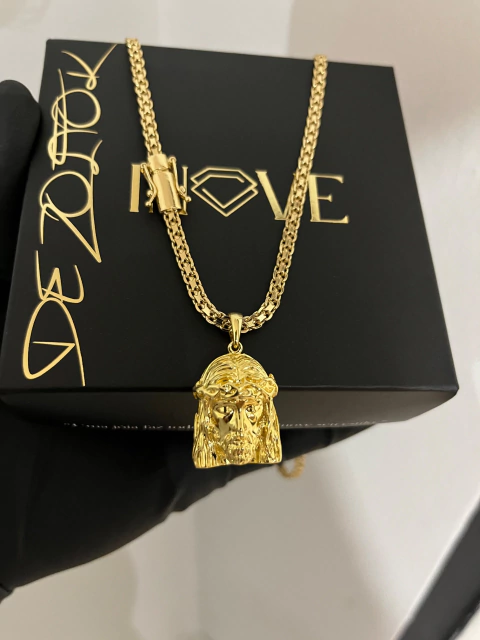 Corrente Cadeado Duplo 4mm +Pingente Cristo Hungria Detalhado Aprox 19gr Acabamento inove18k