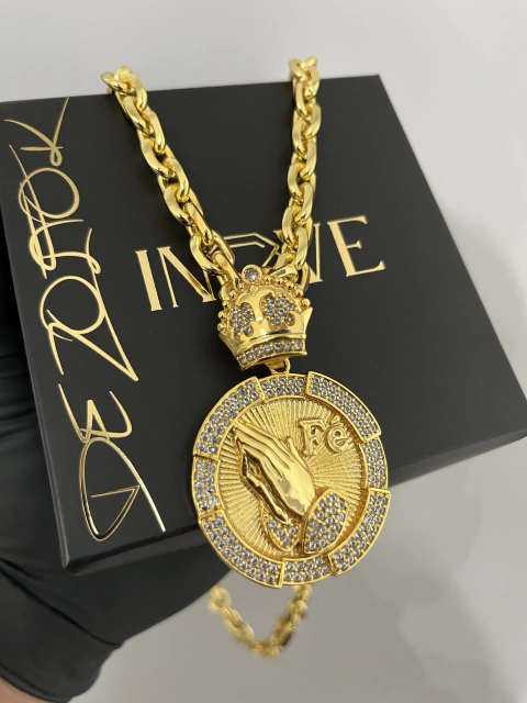 Corrente Cadeado 8mm + Pingente Fé Redondo G Detalhado Aprox 122gr Acabamento inove18k