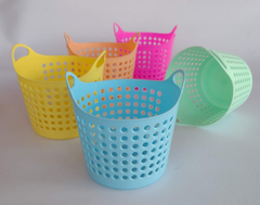 CESTA PLASTICA CON MANIJAS