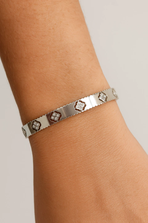 Bracelete em aço inoxidável modelo trevo