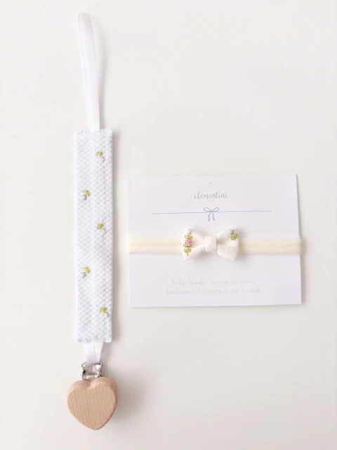 Kit prendedor de chupeta + Laço bordado