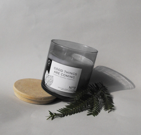 Vela Good things are coming - 3 Pabilos - comprar en línea
