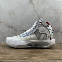 Air Jordan 34 "White Iridescent" na internet