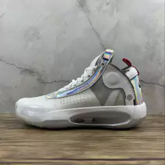 Air Jordan 34 "White Iridescent" na internet