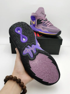 Imagem do Kyrie 8 Infinity 'Purple Gold'