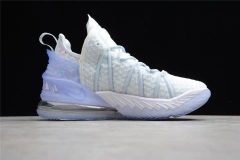 Lebron 18 'Blue Tint' na internet