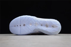Imagem do Lebron 18 'Blue Tint'