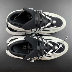 Balmain Unicorn na internet